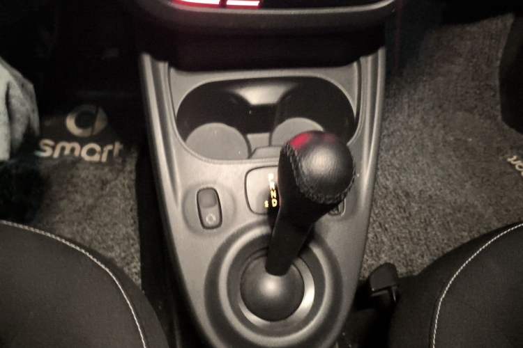 Used smart fortwo 2018 1.0L 52kW Hardtop Passion Edition China V Standard Gear Lever