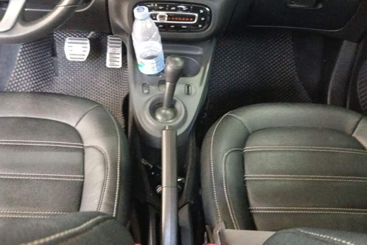Used smart fortwo 2018 1.0L 52kW Hardtop Passion Edition China V Standard Gear Lever