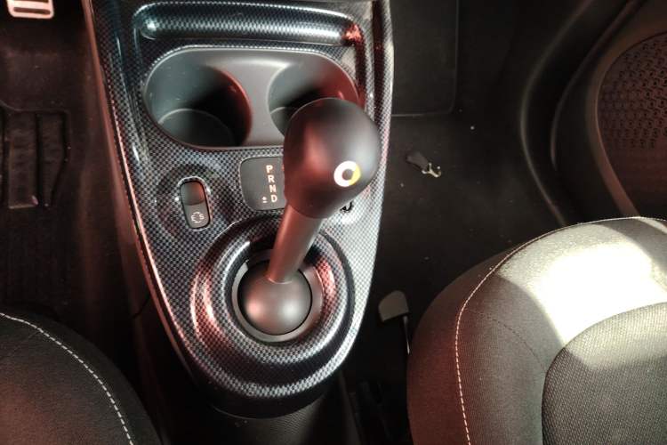 Used smart fortwo 2018 1.0L 52kW Hardtop Passion Edition China V Standard Gear Lever