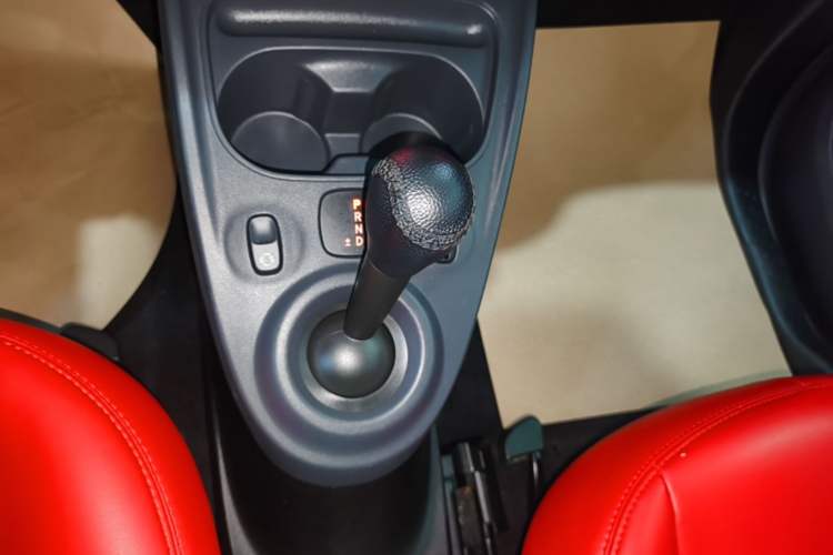 Used smart fortwo 2018 1.0L 52kW Hardtop Dynamic Version China V Gear Lever