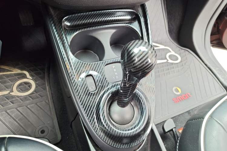Used smart fortwo 2018 1.0L 52kW Hardtop Dynamic Version China V Gear Lever