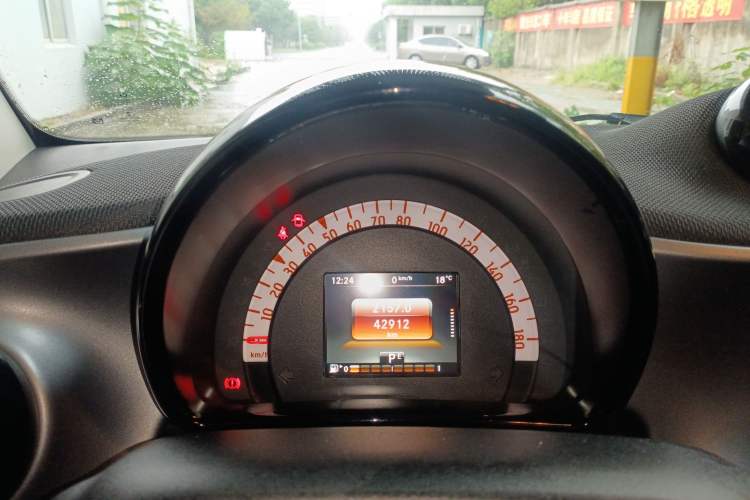 Used smart fortwo 2018 1.0L 52kW Convertible Passion Edition China V Standard Instrument Cluster
