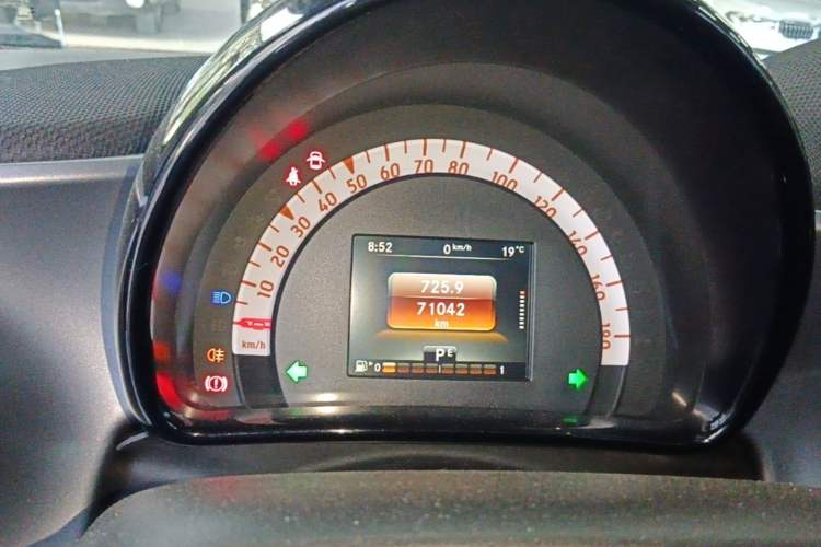 Used smart fortwo 2018 1.0L 52kW Hardtop Passion Edition China V Standard Instrument Cluster