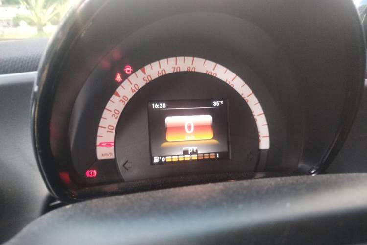 Used smart fortwo 2018 1.0L 52 kW Yaojin Special Edition China V Standard Instrument Cluster