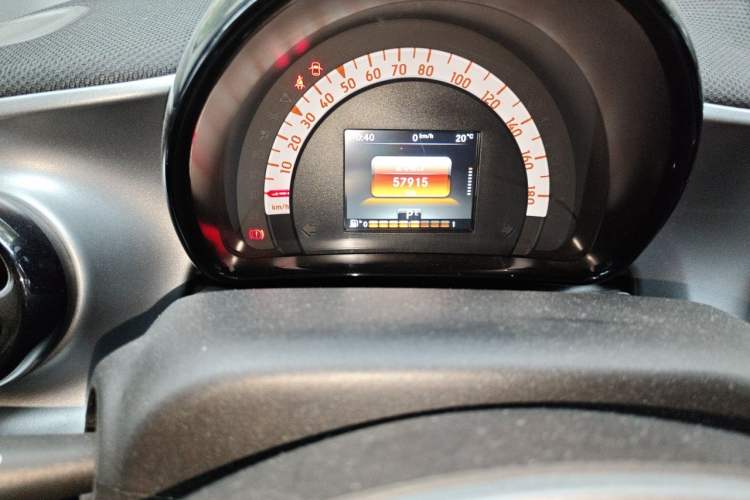 Used smart fortwo 2018 1.0L 52kW Hardtop Passion Edition China V Standard Instrument Cluster