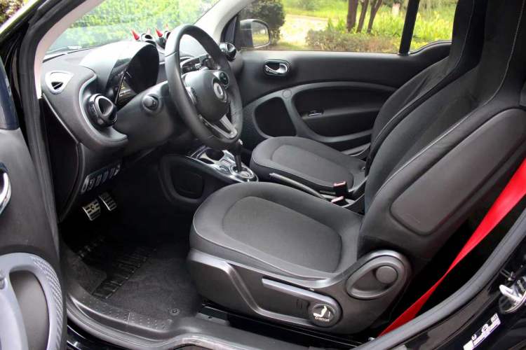Used smart fortwo 2018 1.0L 52kW Hardtop Passion Edition China V Standard Interior 3