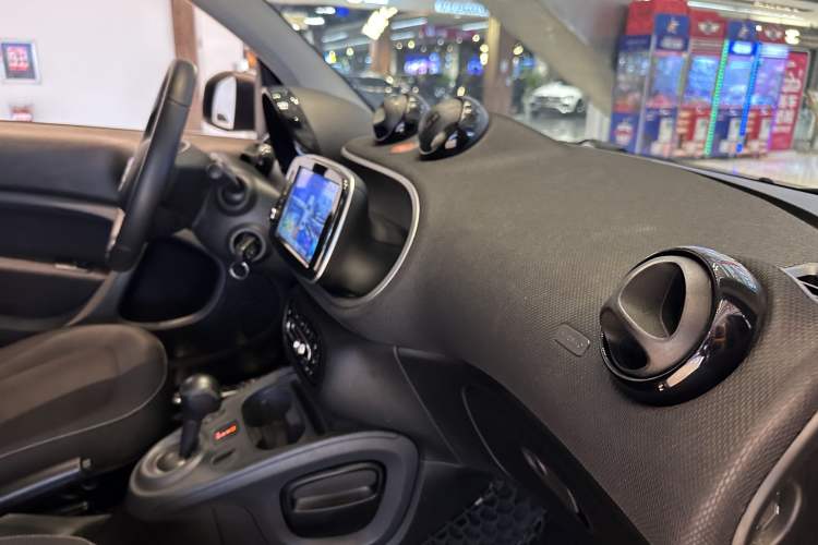 Used smart fortwo 2018 1.0L 52kW Hardtop Passion Edition China V Standard Interior 3