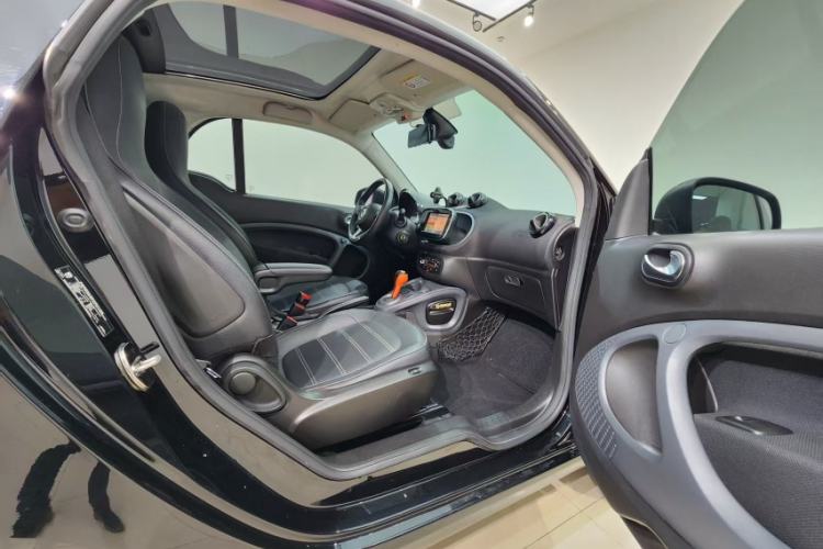 Used smart fortwo 2018 0.9T 66kW Hardtop Pioneer Edition China V Emission Standard Interior 3
