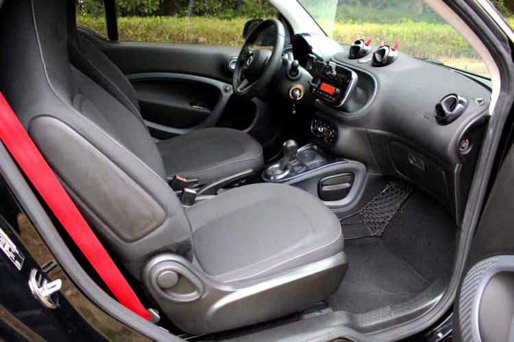 Used smart fortwo 2018 1.0L 52kW Hardtop Passion Edition China V Standard Interior 4