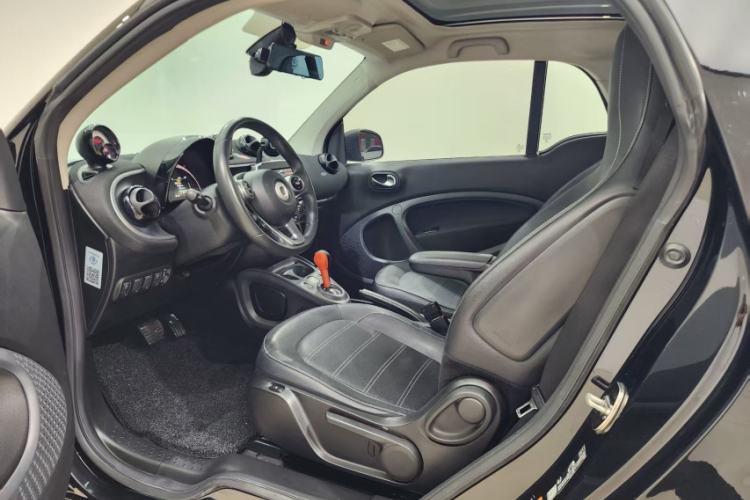 Used smart fortwo 2018 0.9T 66kW Hardtop Pioneer Edition China V Emission Standard Interior 4