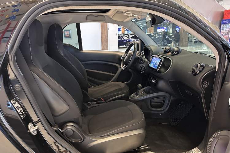 Used smart fortwo 2018 1.0L 52kW Hardtop Passion Edition China V Standard Left Front Seat