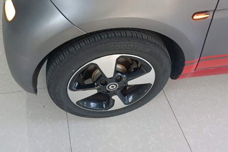 Used smart fortwo 2018 1.0L 52kW Hardtop Passion Edition China V Standard Left Front Wheel Hub