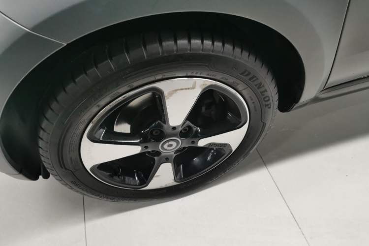 Used smart fortwo 2018 1.0L 52kW Convertible Passion Edition China V Standard Left Front Wheel Hub