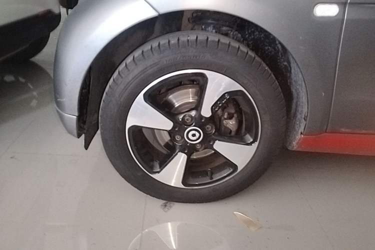 Used smart fortwo 2018 1.0L 52kW Hardtop Passion Edition China V Standard Left Front Wheel Hub