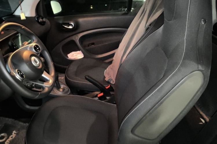 Used smart fortwo 2018 1.0L 52kW Hardtop Passion Edition China V Standard Left Rear Seat