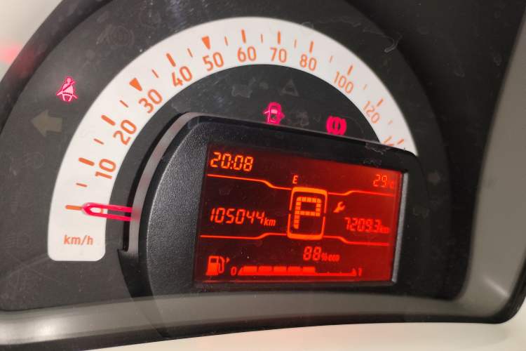 Used smart fortwo 2018 1.0L 52kW Hardtop Dynamic Version China V Odometer Close Up