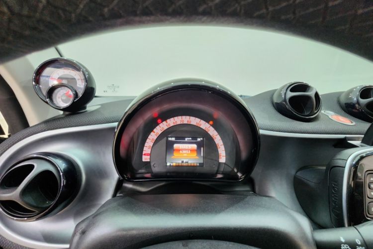 Used smart fortwo 2018 0.9T 66kW Hardtop Pioneer Edition China V Emission Standard Odometer Close Up