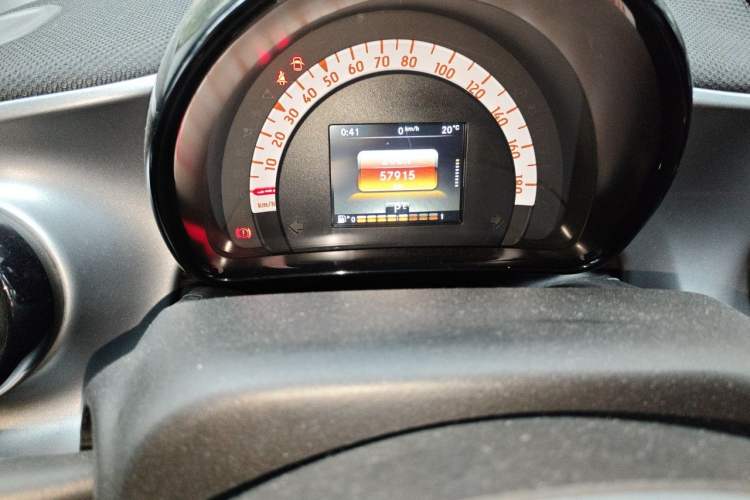 Used smart fortwo 2018 1.0L 52kW Hardtop Passion Edition China V Standard Odometer Close Up