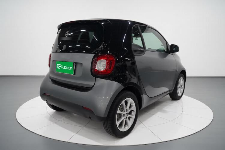 Used smart fortwo 2018 1.0L 52kW Hardtop Dynamic Version China V Rear Right 45 Deg
