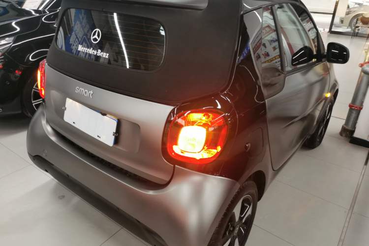 Used smart fortwo 2018 1.0L 52kW Convertible Passion Edition China V Standard Rear Right 45 Deg