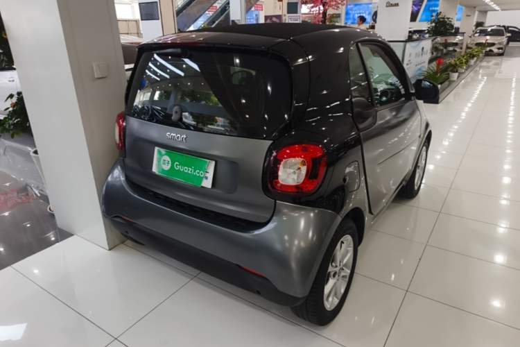 Used smart fortwo 2018 1.0L 52kW Hardtop Dynamic Version China V Rear Right 45 Deg