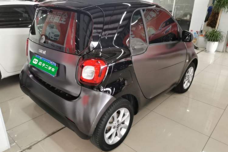Used smart fortwo 2018 1.0L 52kW Hardtop Dynamic Version China V Rear Right 45 Deg