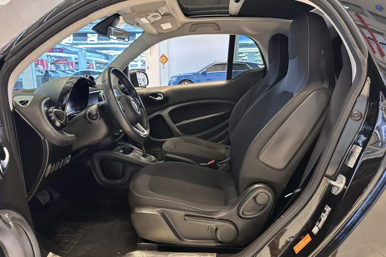 Used smart fortwo 2018 1.0L 52kW Hardtop Passion Edition China V Standard Right Front Seat