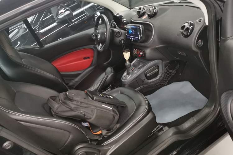 Used smart fortwo 2018 1.0L 52kW Convertible Passion Edition China V Standard Right Front Seat