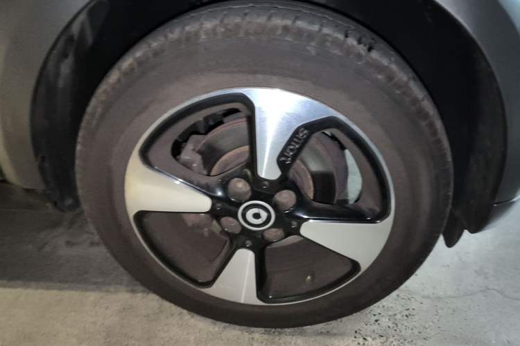 Used smart fortwo 2018 1.0L 52kW Hardtop Passion Edition China V Standard Right Front Wheel Hub