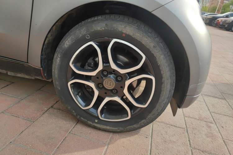 Used smart fortwo 2018 0.9T 66 kW Convertible Pioneer Edition China V Standard Right Front Wheel Hub