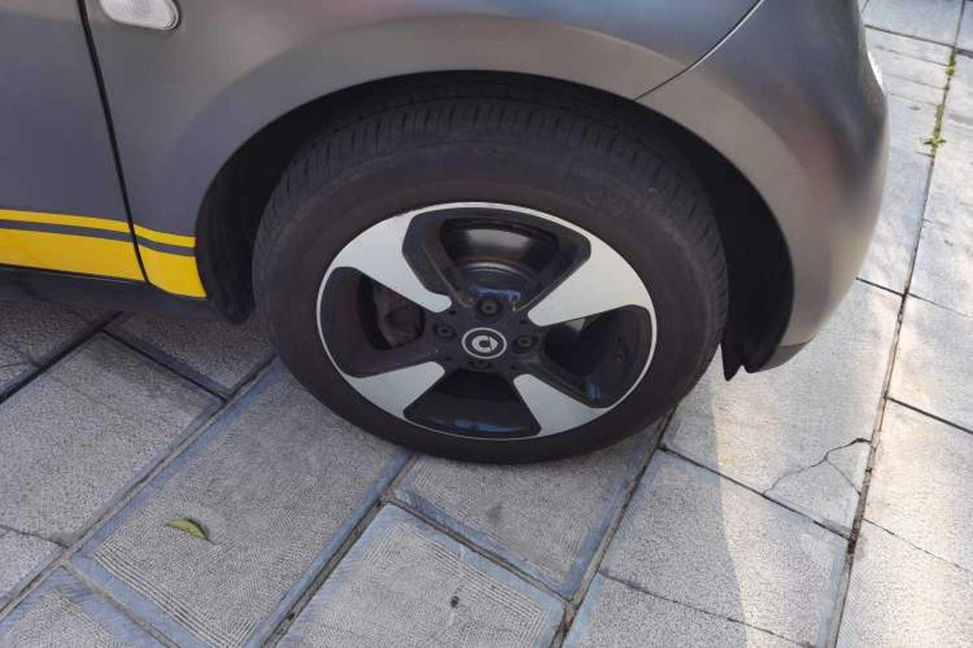 Used smart fortwo 2018 1.0L 52kW Hardtop Passion Edition China V Standard Right Front Wheel Hub