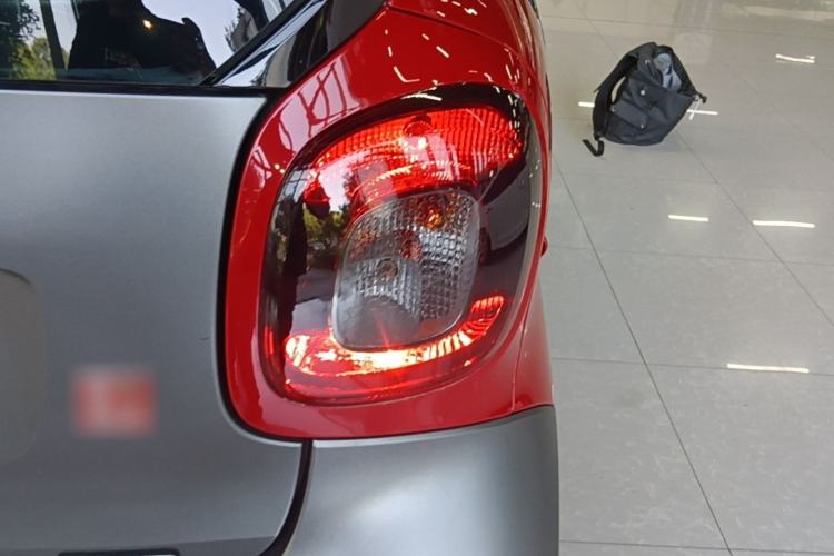 Used smart fortwo 2018 1.0L 52kW Hardtop Passion Edition China V Standard Right Rear Taillight