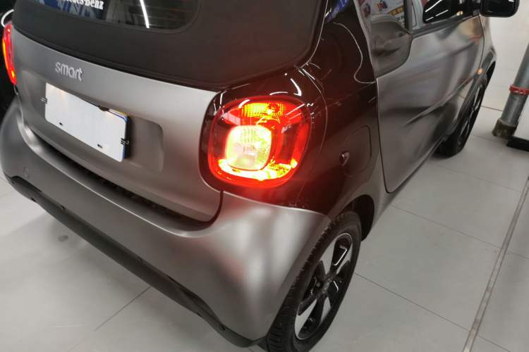 Used smart fortwo 2018 1.0L 52kW Convertible Passion Edition China V Standard Right Rear Taillight