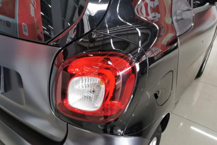 Used smart fortwo 2018 1.0L 52kW Hardtop Dynamic Version China V Right Rear Taillight