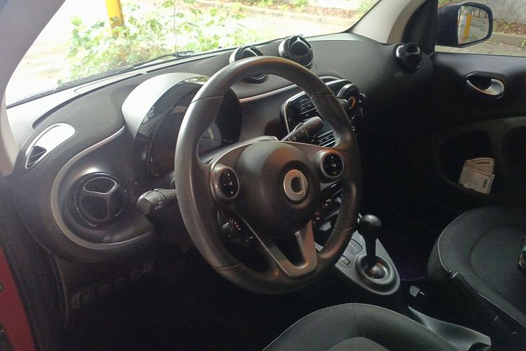Used smart fortwo 2018 1.0L 52kW Convertible Passion Edition China V Standard Steering Wheel
