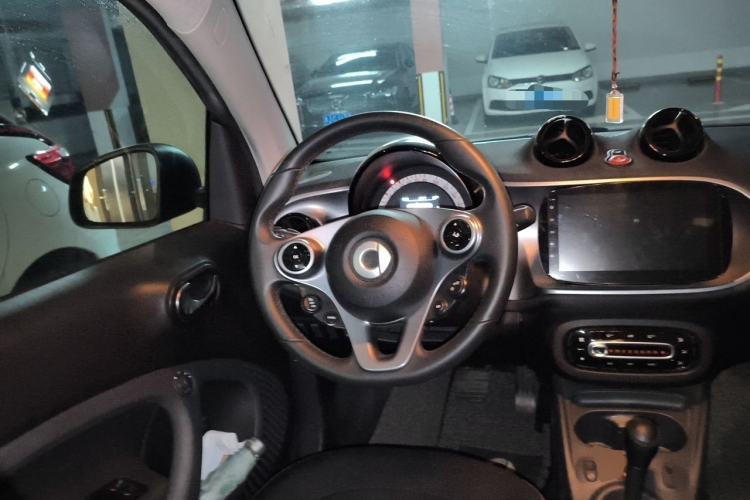 Used smart fortwo 2018 1.0L 52kW Hardtop Passion Edition China V Standard Steering Wheel