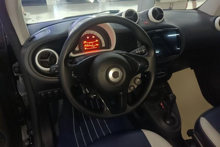 Used smart fortwo 2018 1.0L 52kW Hardtop Dynamic Version China V Steering Wheel