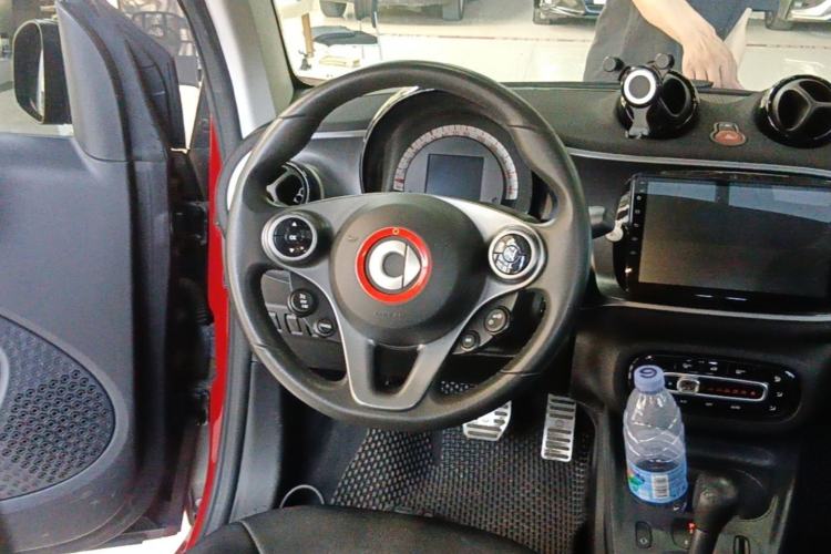 Used smart fortwo 2018 1.0L 52kW Hardtop Passion Edition China V Standard Steering Wheel