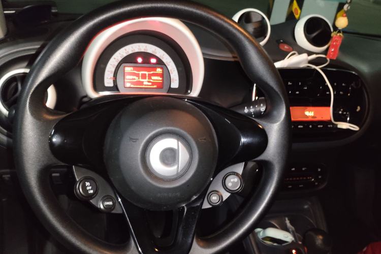 Used smart fortwo 2018 1.0L 52kW Hardtop Dynamic Version China V Steering Wheel