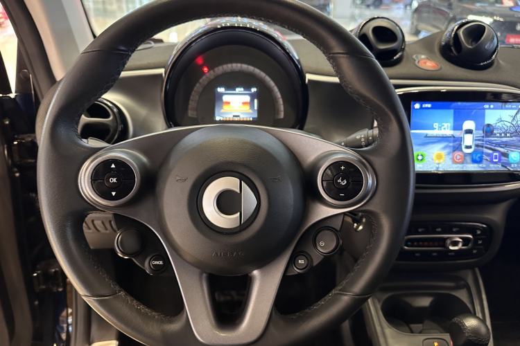 Used smart fortwo 2018 1.0L 52kW Hardtop Passion Edition China V Standard Steering Wheel