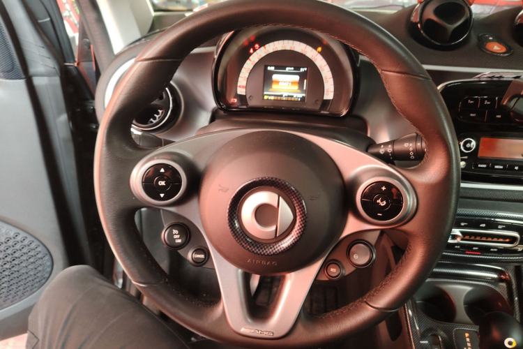 Used smart fortwo 2018 1.0L 52kW Hardtop Passion Edition China V Standard Steering Wheel