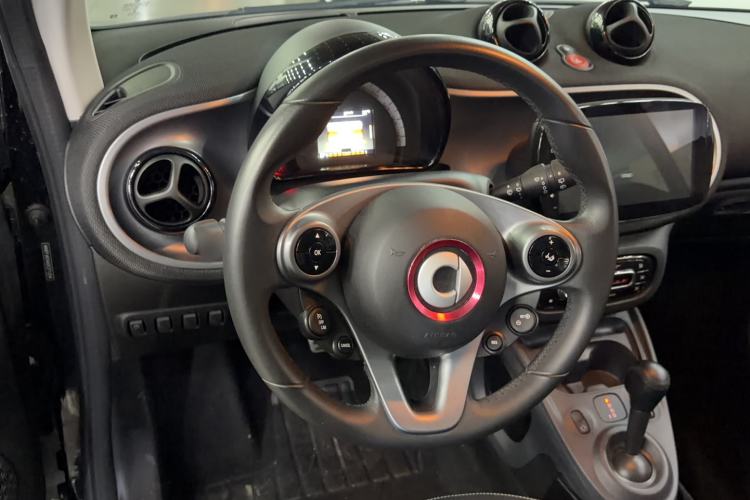 Used smart fortwo 2018 1.0L 52kW Hardtop Passion Edition China V Standard Steering Wheel