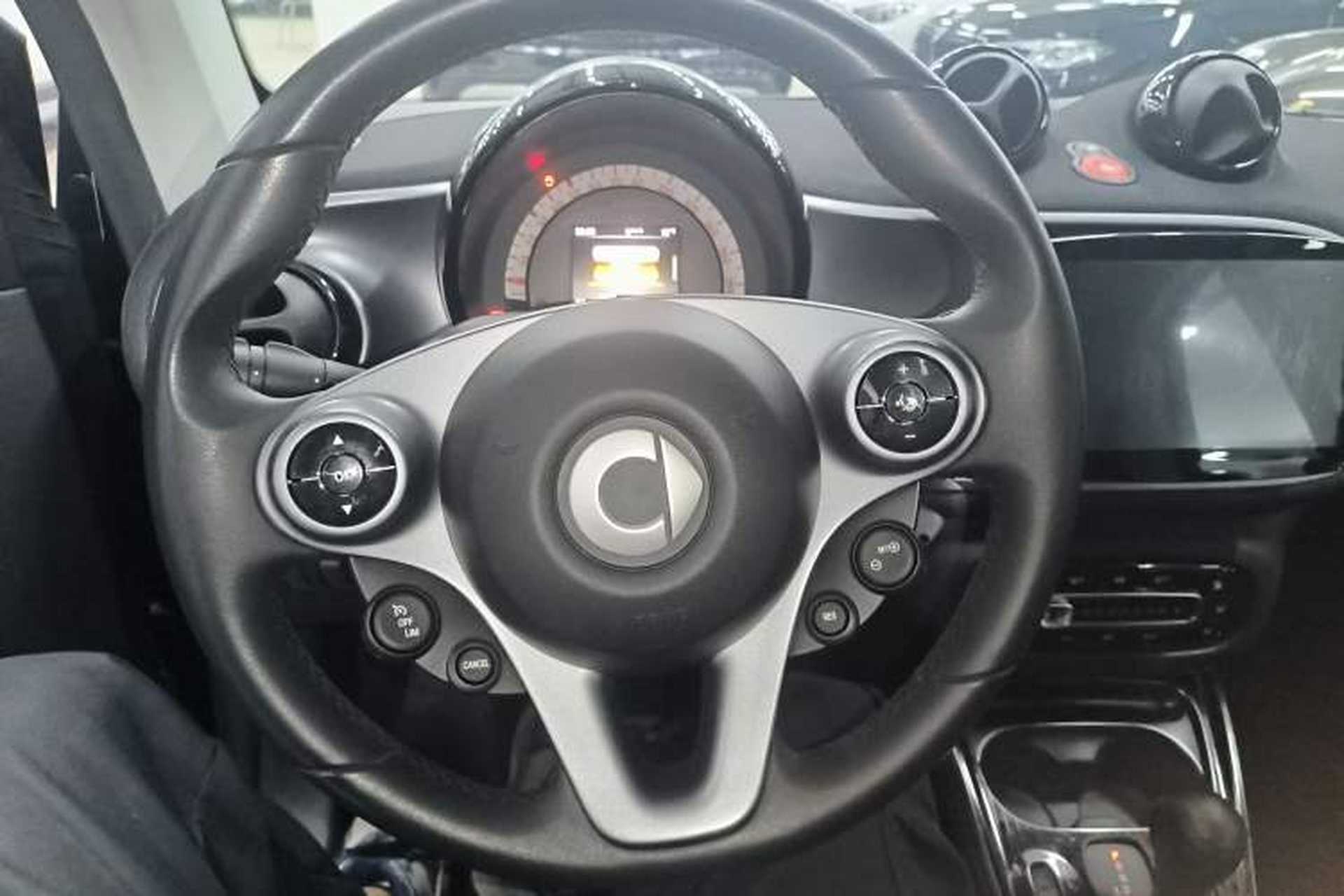 Used smart fortwo 2018 1.0L 52kW Hardtop Passion Edition China V Standard Steering Wheel