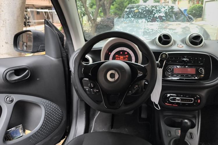 Used smart fortwo 2018 1.0L 52kW Hardtop Dynamic Version China V Steering Wheel