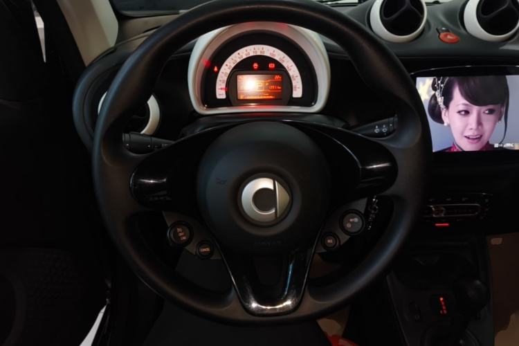 Used smart fortwo 2018 1.0L 52kW Hardtop Dynamic Version China V Steering Wheel