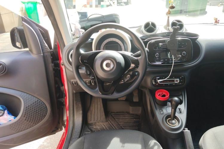 Used smart fortwo 2018 1.0L 52kW Hardtop Dynamic Version China V Steering Wheel