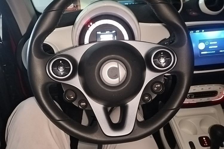 Used smart fortwo 2018 1.0L 52kW Hardtop Passion Edition China V Standard Steering Wheel