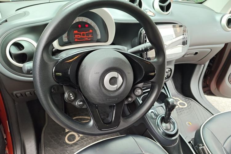 Used smart fortwo 2018 1.0L 52kW Hardtop Dynamic Version China V Steering Wheel