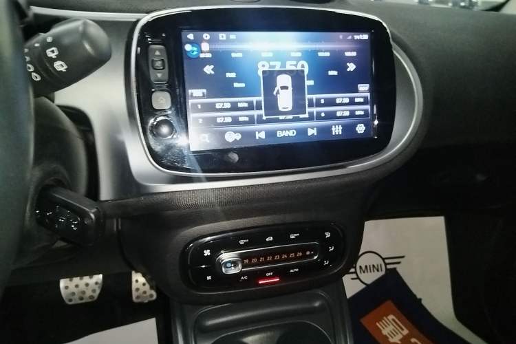 Used smart fortwo 2018 0.9T 66 kW Flowing Green Special Edition China V Standard Audio And AC Panel