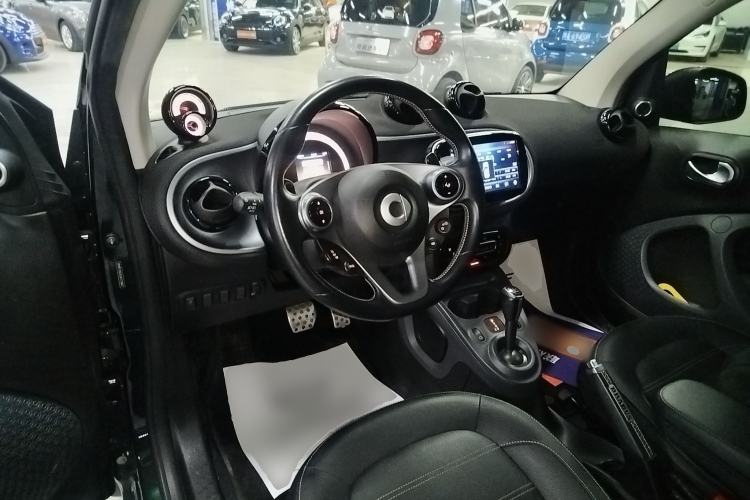 Used smart fortwo 2018 0.9T 66 kW Flowing Green Special Edition China V Standard Center Console